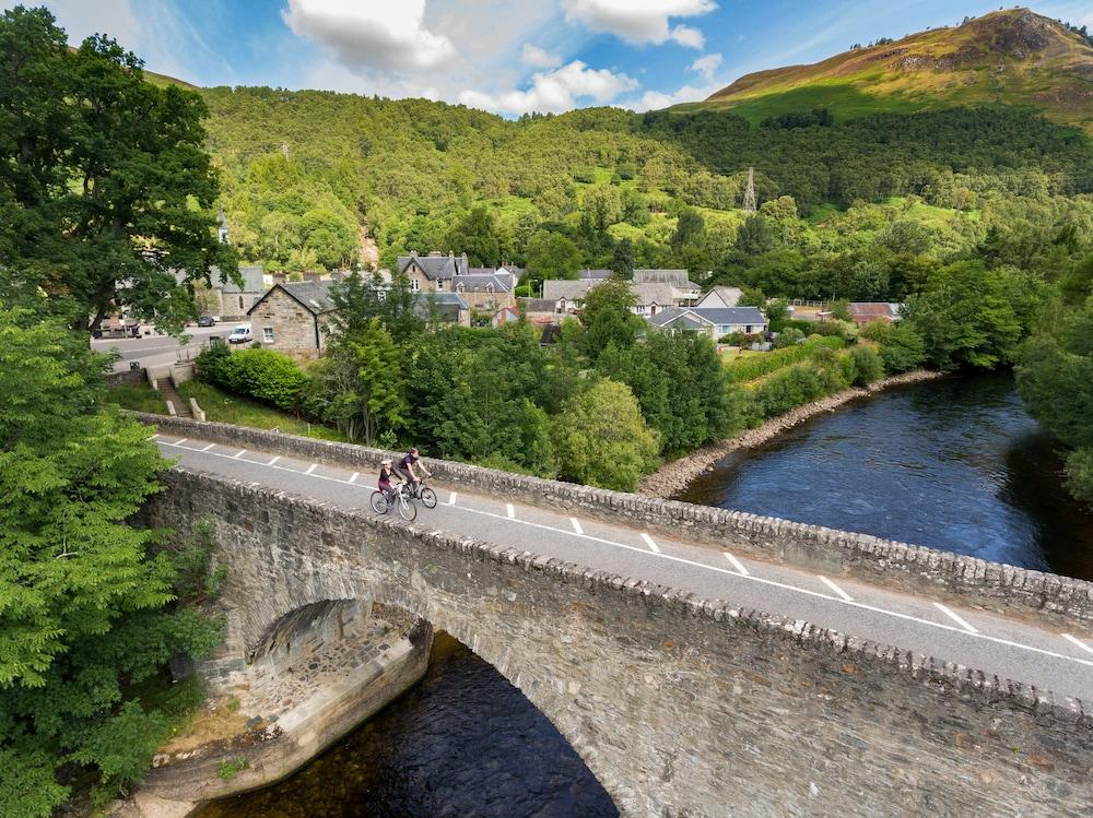 Dunalastair Hotel Suites Kinloch Rannoch Exterior foto The A470 crossing the River Teifi at Llandysul