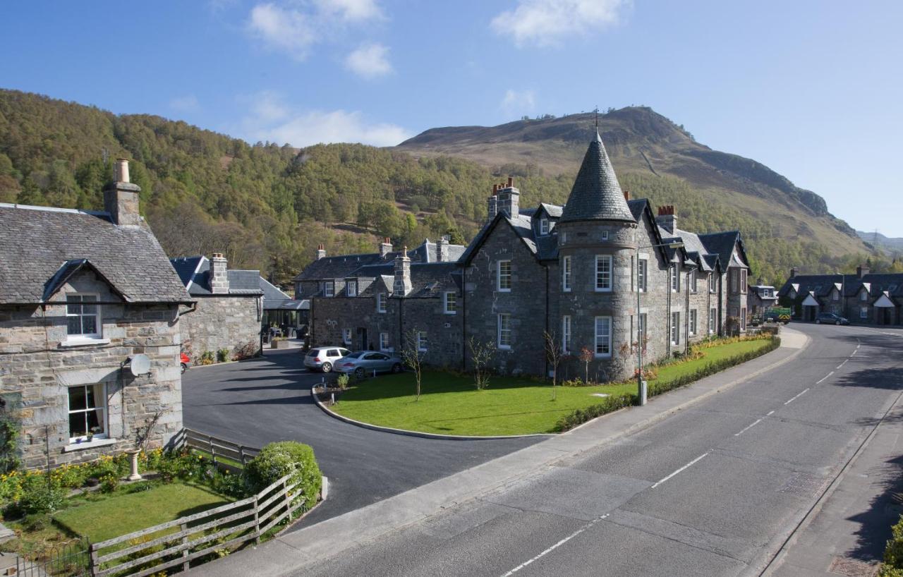 Dunalastair Hotel Suites Kinloch Rannoch Exterior foto The main street of the village