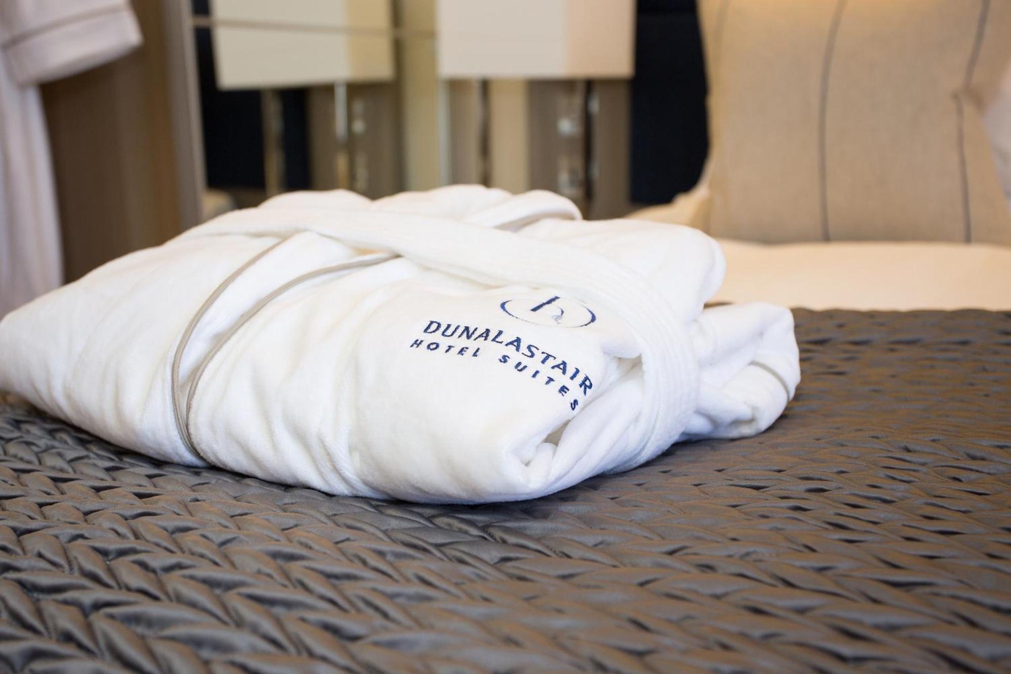 Dunalastair Hotel Suites Kinloch Rannoch Quarto foto A bathrobe