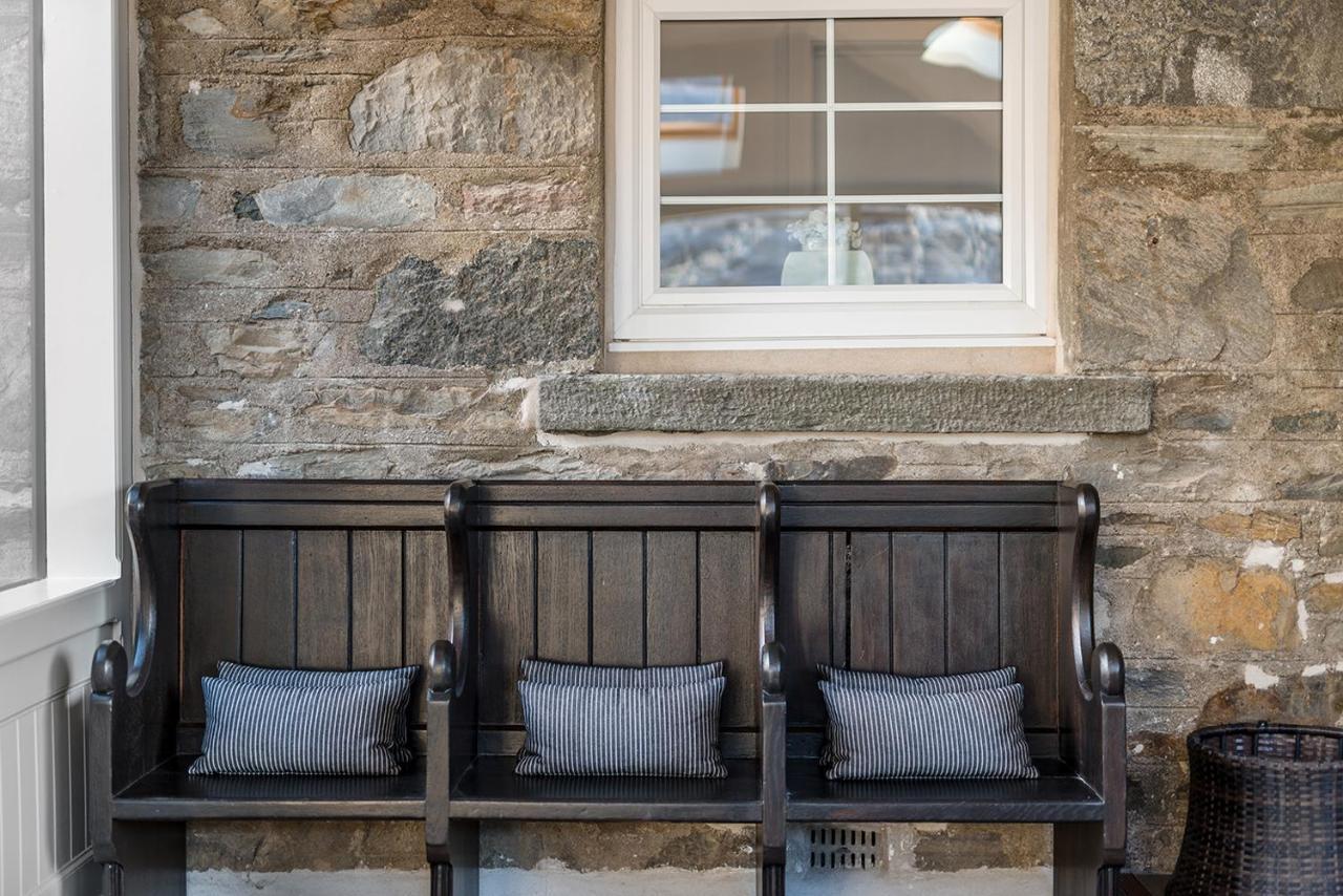 Dunalastair Hotel Suites Kinloch Rannoch Exterior foto The bench at the station