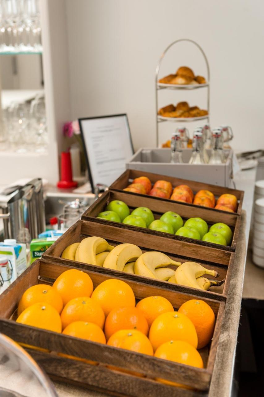 Dunalastair Hotel Suites Kinloch Rannoch Exterior foto Fruit at a buffet