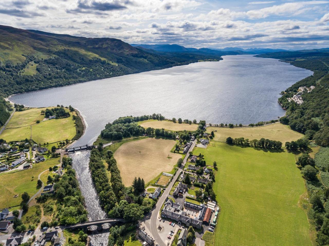 Dunalastair Hotel Suites Kinloch Rannoch Exterior foto Aerial view of Loch Lomond